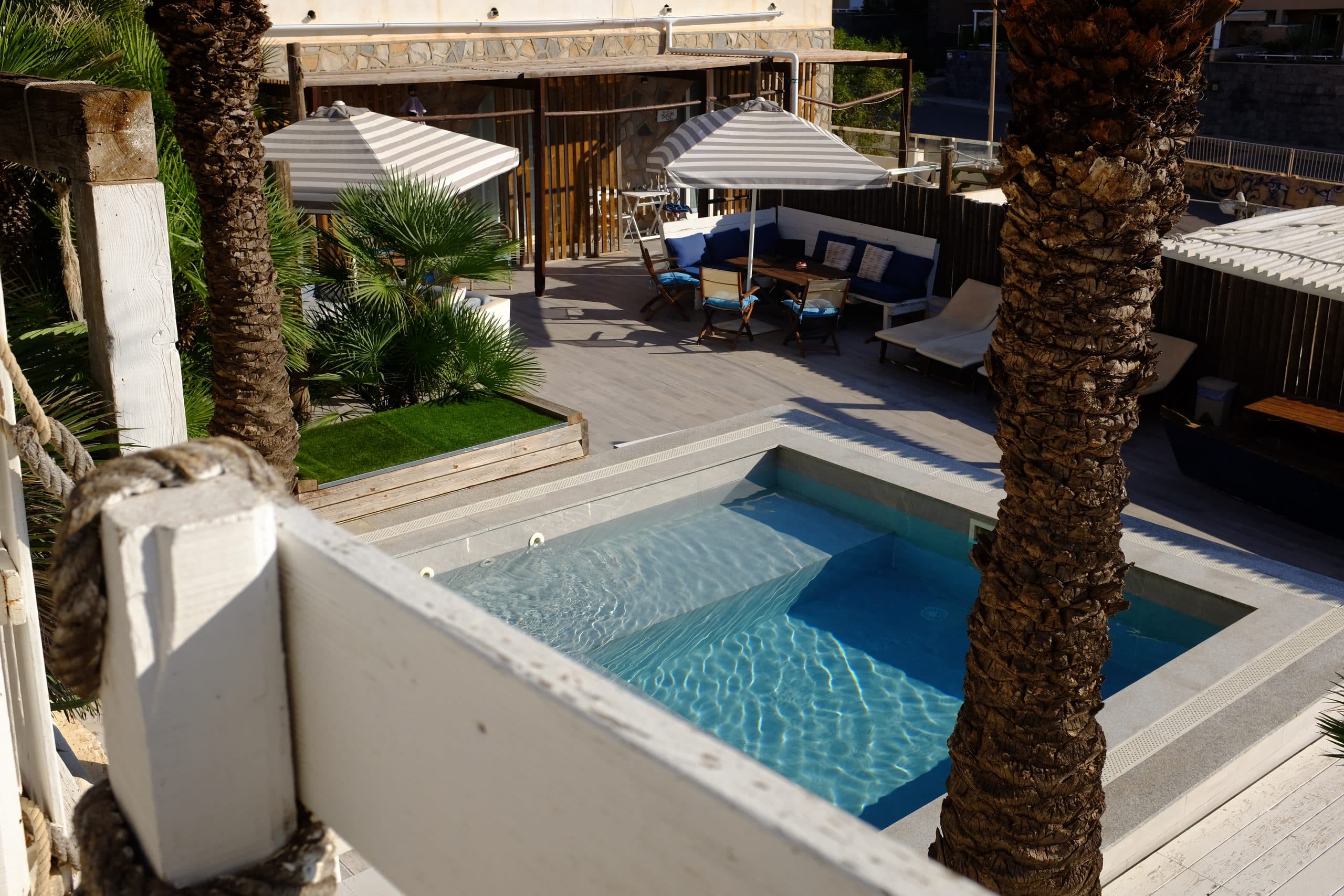 La piscina vista desde arriba